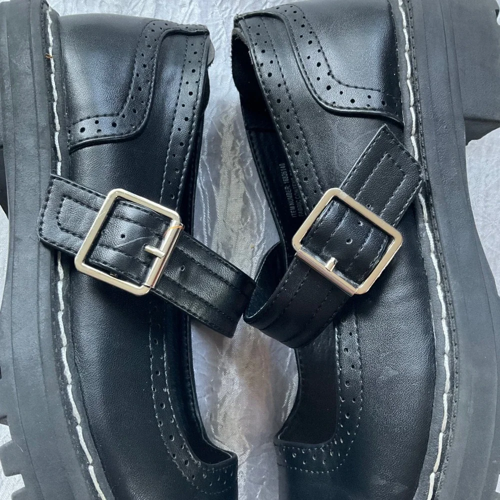 Torrid Black Chunky Wingtip Lug Sole Mary Jane Shoes 9WW Wide With Dark Academia